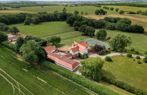 Merry Lakes - Luxury Lakeside Escape with Pool - Just 30 Minutes from London - Foto 71