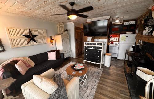Resort- Indoor Pool, Hottub, Sauna, Gameroom - Cozy Studio-Near Slopes and Oz - Foto 18