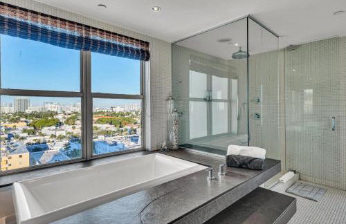 Crown Jewel of Ocean Drive- 2 story Penthouse, 4 Bedrooms & Private rooftop spa - Foto 14