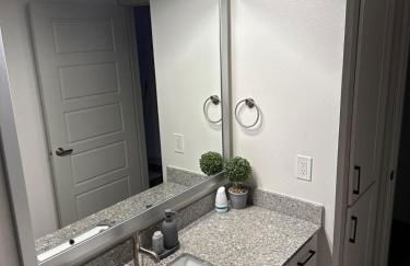 Luxurious 1B1B! Airport & Downtown! Free Parking - Foto 16