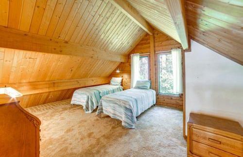 Hot Tub, 1 Mi to Beach 12-Acre Fort Bragg Cabin! - Foto 16