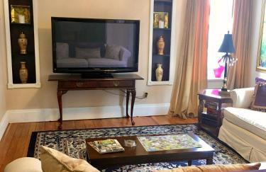 Historic Upstairs Apartment - Foto 6