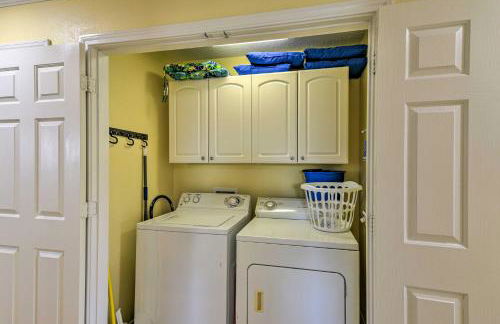 Walk to Galveston Beach Pet-Friendly Home with Deck - Foto 24