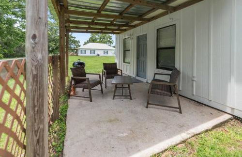 Spacious Country Living with Fishing Lake - Foto 19