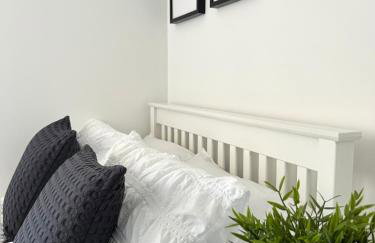 3 bedroom - 2 bathroom Townhouse in Corstorphine Near Murrayfield Stadium - Direct Bus To Edinburgh City Centre in 20 Minutes - Two Private Parking Spaces - Private Sunny Garden - Recently Refurbished - Foto 21