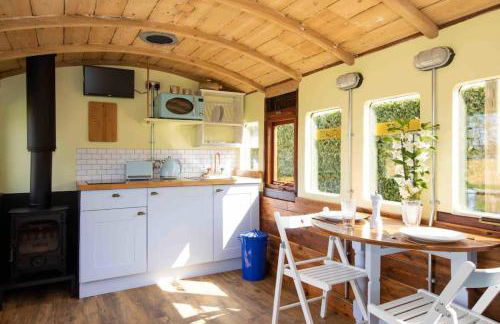 Unique & Comfy Remodelled Railway Carriage - Foto 8