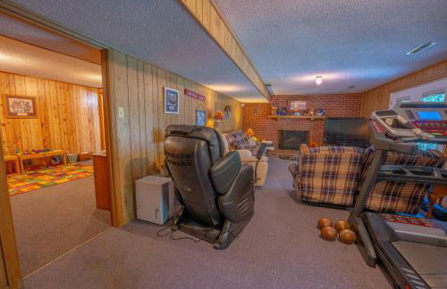 Martinsville Gem - Fireplace, Pets, Near the Park - Foto 13