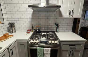 The Honey Bear Cabin Jacuzzi EV Friendly Renovated - Foto 47