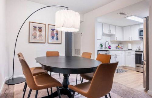 SoLa OASIS 2BR King Suite, Fully Stocked kitchen, Pool & Gym - Foto 15