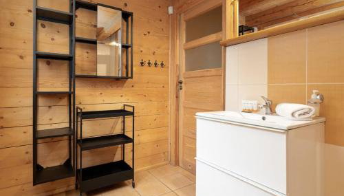 Rodzinny Dom z Ogrodem i Parkingiem z 3 Sypialniami by Noclegi Renters - Foto 4