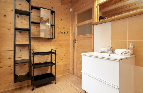 Rodzinny Dom z Ogrodem i Parkingiem z 3 Sypialniami by Noclegi Renters - Foto 4