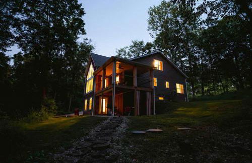 Modern 2 BD cabin with hot tub & Games & Central Loc - Foto 3