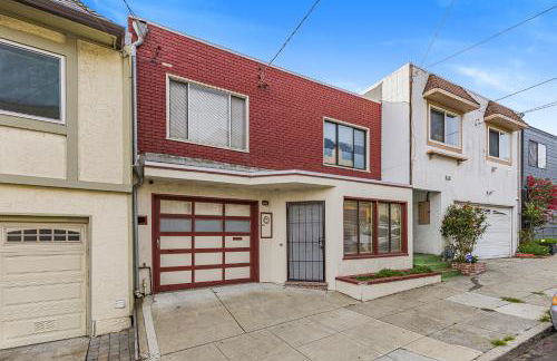 3 Bedroom 2 Bathroom House, Walkable to BART, Free Parking, Views - Foto 23