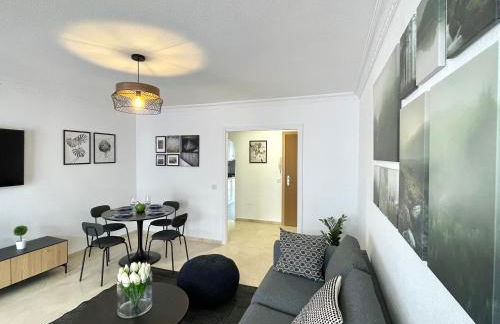 Beach Retreat 2 BR Apartment - Photo 4