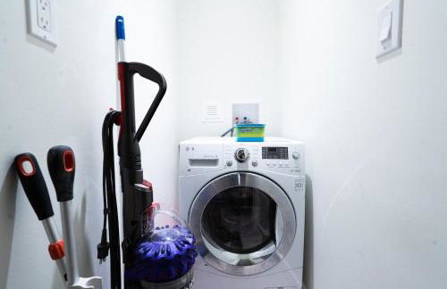 Modern Loft with Park Like Setting View - Foto 25