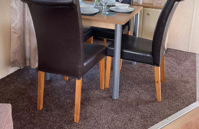 Remarkable 2-bed Villa Caravan in Driffield - Photo 19