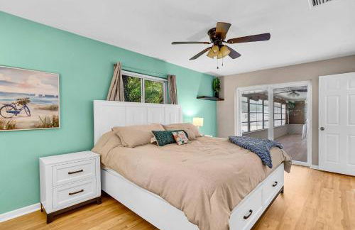 Four Bed Home with Pool Game Room Bar Near Beach - Foto 42