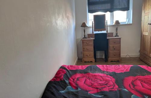 Spacious 2-bed Apartment in Hornchurch - Foto 3