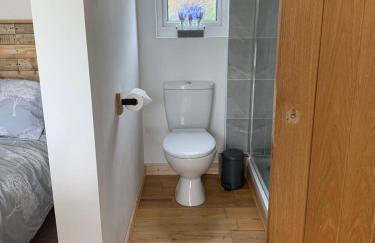 Unique Private Wood Cabin near Jurassic Coast in Dorset Countryside - Photo 14