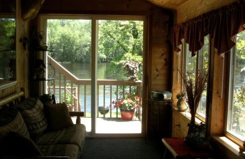 Delightful Riverfront Cabin Rental in Chippewa County near Eau Claire, Wisconsin - Foto 12