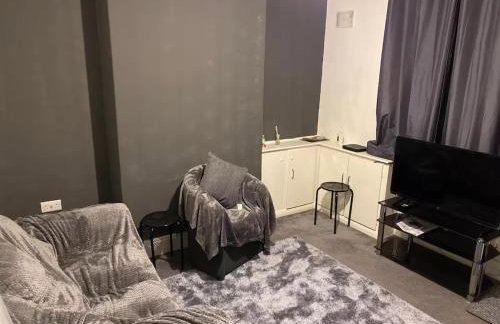 Cosy 2 Bed House - Sleeps 3 Parking & Garden - Foto 21