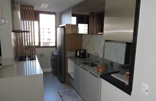 Apart de luxo 3 suites 2 vagas de garagem e quadra do mar - Foto 3