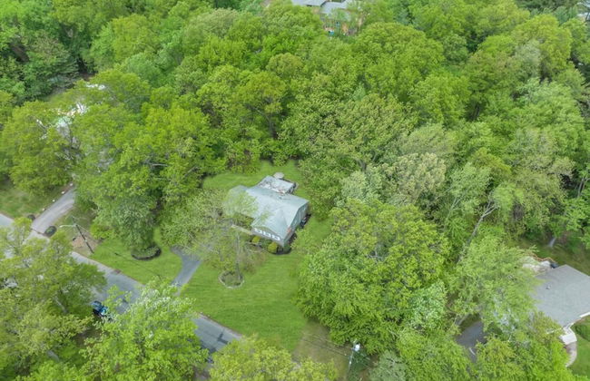 Fall Getaway With Hot Tub Fire Pit and Games - Photo 53