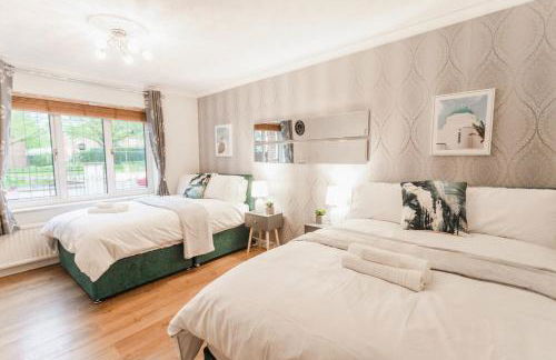 Elegant 5-Bed Home, Families & Friends, Sleeps 6, Parking, Free Wi-Fi - Foto 47