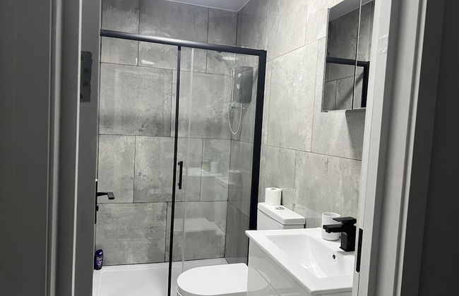 Luton Excellent 1 bed Apartment With Living Room - Photo 18