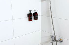 Moderne Wohnung mit Arbeitsplatz, Netflix, Nespresso & privatem Stellplatz - Foto 8