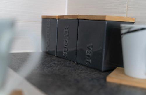 2 Bed Apt with free parking on driveway and free Wi-Fi - Photo 25