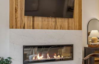 Modern Multi-Level Retreat with Rooftop Hot Tub - Foto 6