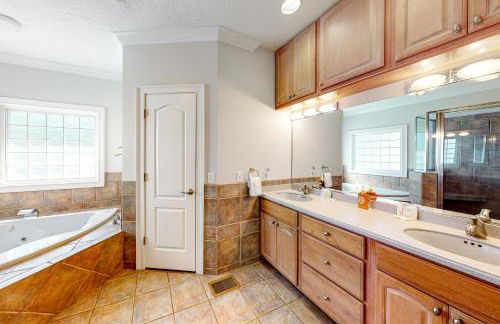 Beautiful home with modern conveniences - close to the beach, dogs welcome - Foto 33