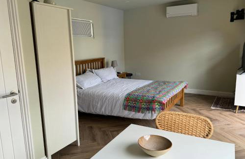 Gorgeous studio! - Photo 9