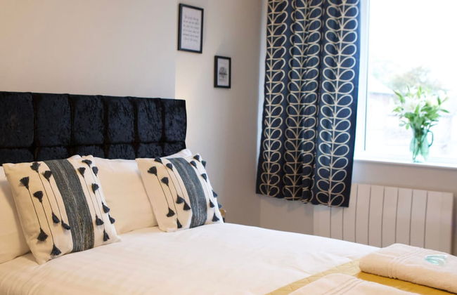 The Sailing Club - 6 Bedroom Hot Tub Town Centre - Photo 10