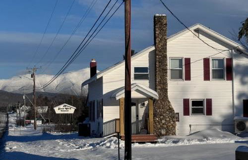 Renovated farmhouse on snowmobile trail with firepit & mountain views 10 min from Bretton Woods - Foto 24