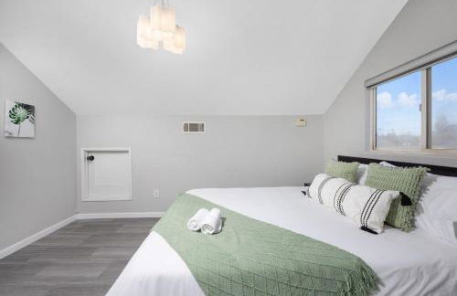 Pasadena Charming Vacation Home with Hot Jacuzzi - Photo 16