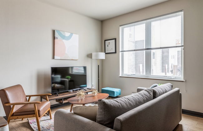 Kasa Westown Milwaukee - Photo 27