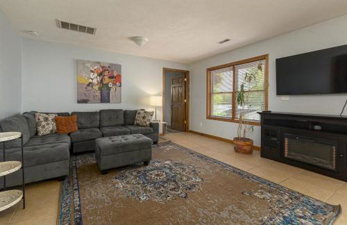 Upscale Lakefront Home w Dock & Kayaks - Photo 12