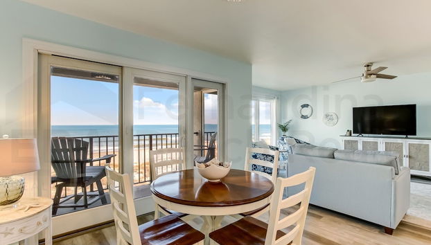 Rustic Theme Condo with Scenic Ocean View by RedAwning - Foto 5, Servicio de comidas en la habitación