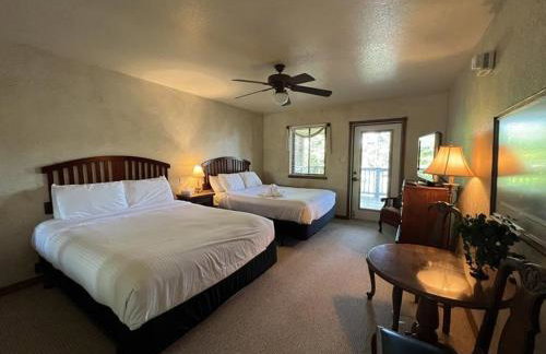 C8, Two bedroom, two bath log-sided, lake view luxury cottage with hot tub - Foto 20