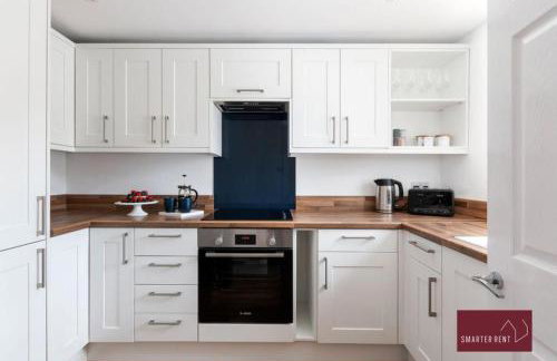 Guildford - 3 Bedroom Home - Driveway & Garden - Photo 7