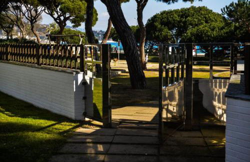 Beachfront Apartment with Pool and Garden S Abanell Blanes - Foto 6