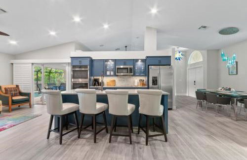 Modern Luxury Retreat in Naples - Photo 48