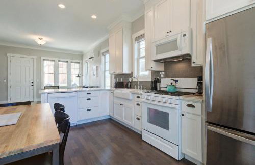 Being here Doing this by Seabrook Hospitality - Foto 5