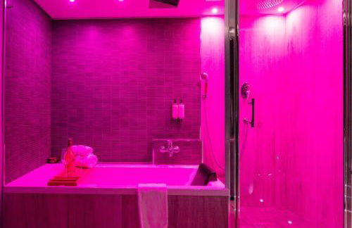 3 Suite in Centro Città con Vista Mare, Doccia Cromoterapia & Netflix Gratuito - Foto 14