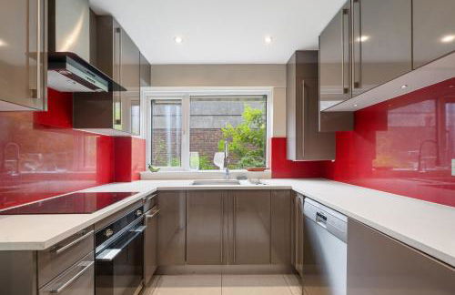 Cosy 3 BEDROOM Home with Garden, Ealing - Foto 12