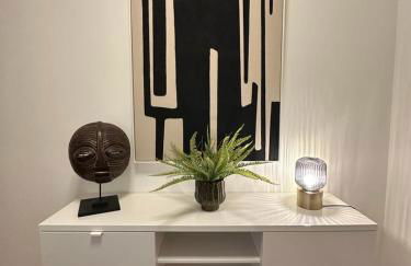 Stylish & Cozy 1BR Steps from Royal Palace | By Airnest - Photo 37