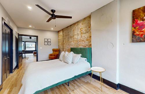 Steps to Dtwn and Rock River! Couples Retreat - Foto 10