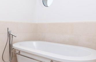 VILLA PHILIPPA - luxurious five-room villa - idyllic location - first row to the sea - spectacular view of the sea bay - unforgettable sunsets - 15 minutes from Supetar ferry port - free parking - private heated pool - Foto 60